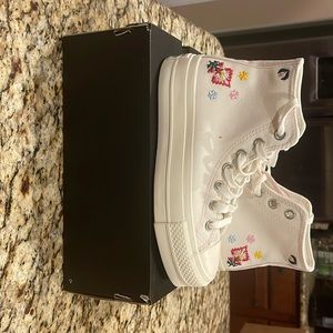 NEVER WORN Wmns Chuck Taylor All Star Lift Platform High ‘Floral Embroidery